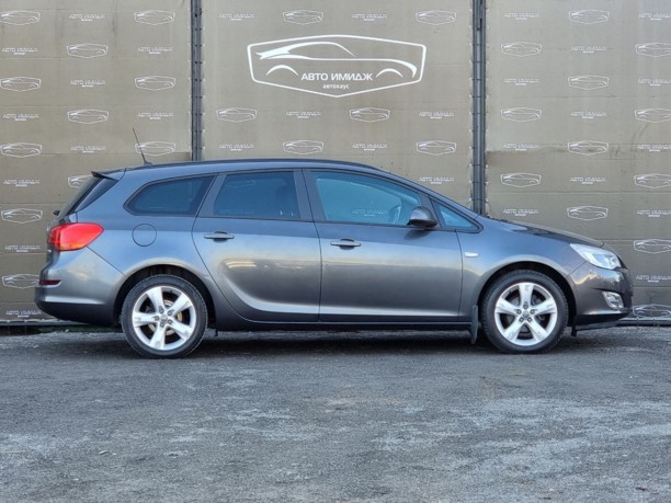 Opel Astra J, 2011 г.