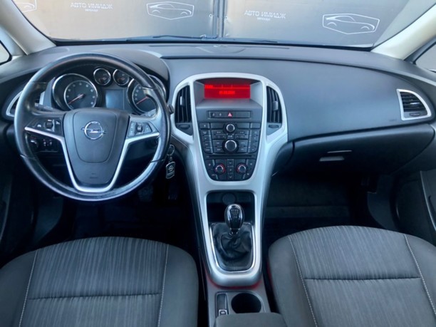 Opel Astra J, 2011 г.