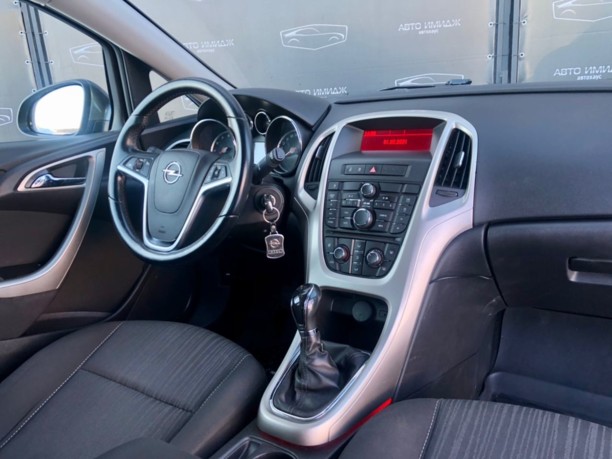 Opel Astra J, 2011 г.