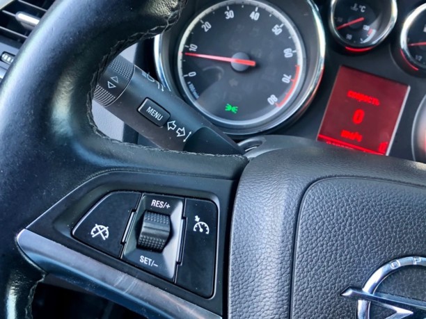 Opel Astra J, 2011 г.