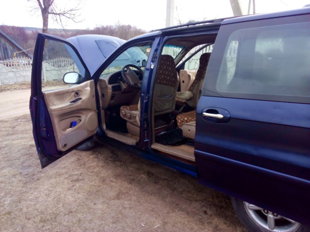 Kia Carnival I, 7 мест, 2000 г.