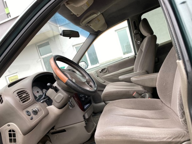 Chrysler Town and Country IV, 7 мест, 2002 г.