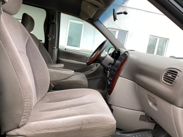 Chrysler Town and Country IV, 7 мест, 2002 г.