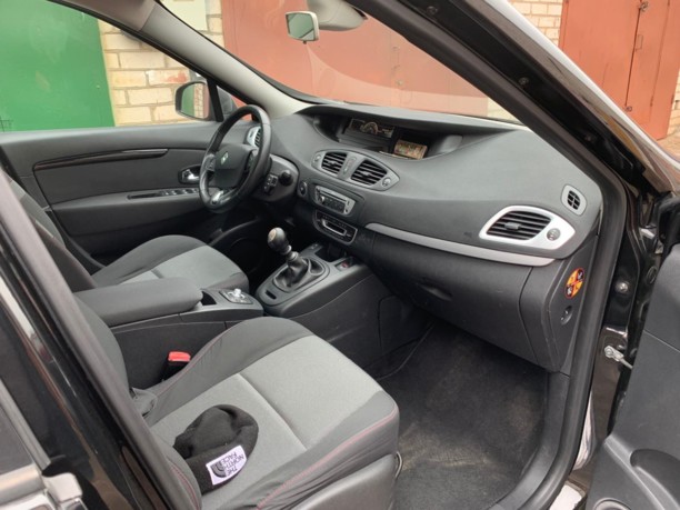 Renault Grand Scenic III · 2-й рестайлинг, 7 мест, 2013 г.