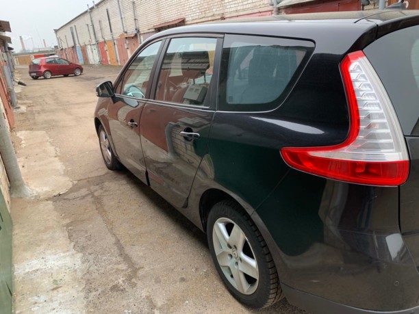 Renault Grand Scenic III · 2-й рестайлинг, 7 мест, 2013 г.