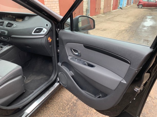 Renault Grand Scenic III · 2-й рестайлинг, 7 мест, 2013 г.