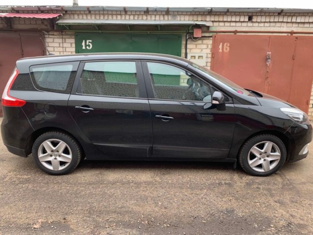 Renault Grand Scenic III · 2-й рестайлинг, 7 мест, 2013 г.