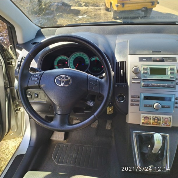Toyota Corolla Verso II (E121), 7 мест, 2004 г.