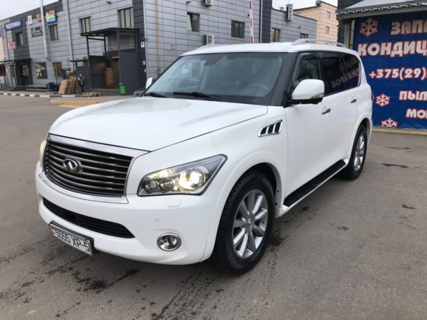 Infiniti QX56 II, 7 мест, 2010 г.