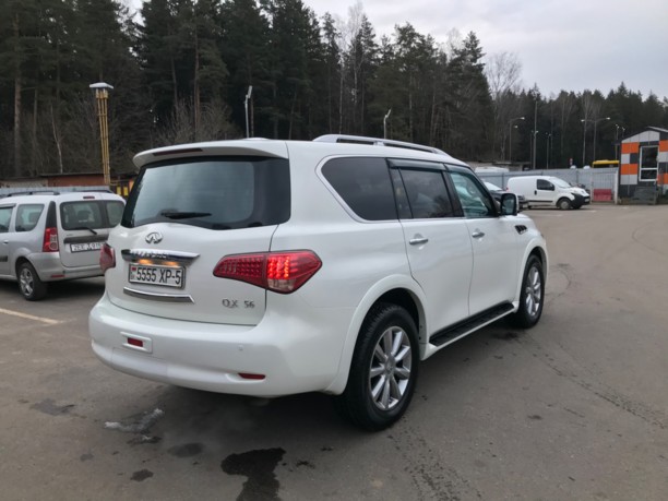 Infiniti QX56 II, 7 мест, 2010 г.