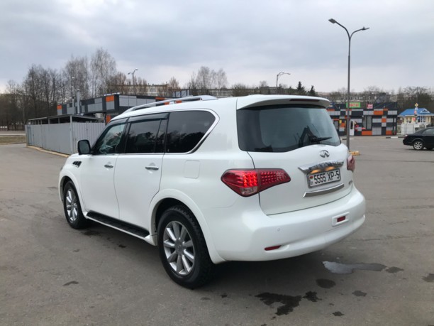 Infiniti QX56 II, 7 мест, 2010 г.