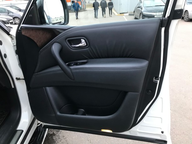 Infiniti QX56 II, 7 мест, 2010 г.