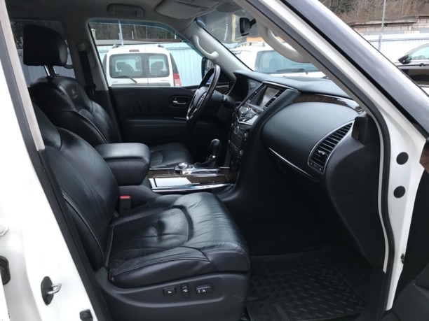Infiniti QX56 II, 7 мест, 2010 г.