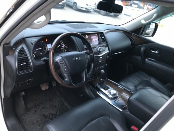 Infiniti QX56 II, 7 мест, 2010 г.