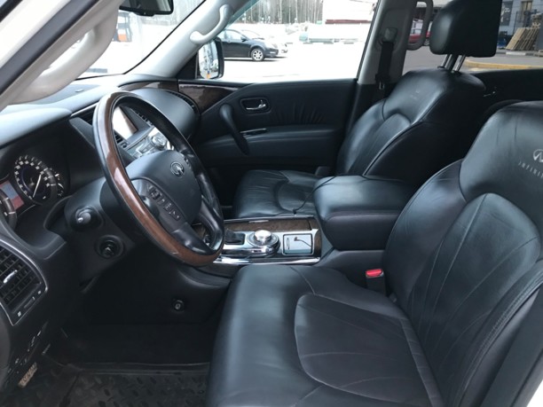 Infiniti QX56 II, 7 мест, 2010 г.