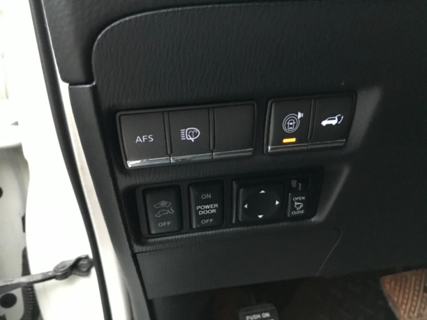 Infiniti QX56 II, 7 мест, 2010 г.