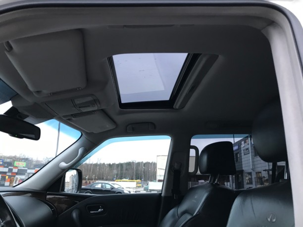 Infiniti QX56 II, 7 мест, 2010 г.