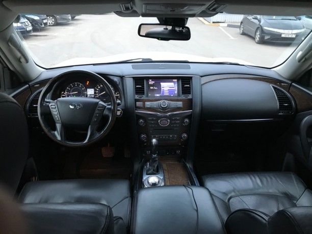 Infiniti QX56 II, 7 мест, 2010 г.