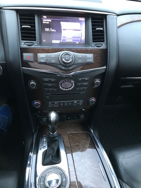 Infiniti QX56 II, 7 мест, 2010 г.