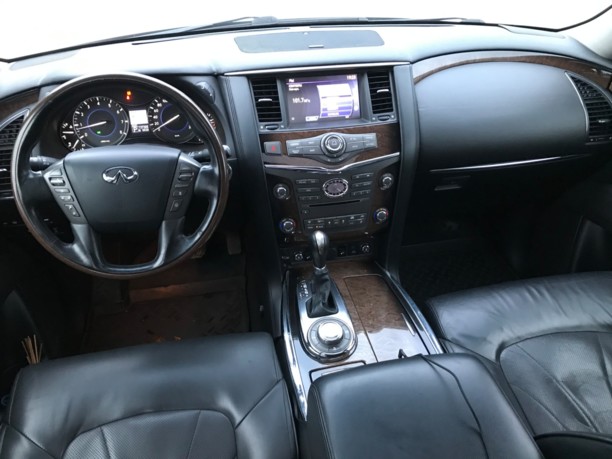Infiniti QX56 II, 7 мест, 2010 г.