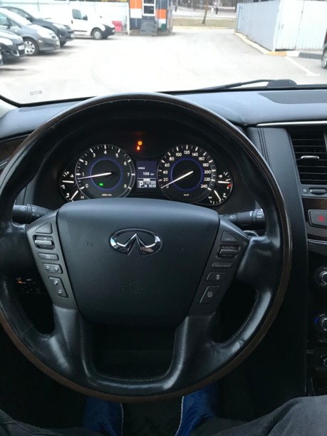 Infiniti QX56 II, 7 мест, 2010 г.