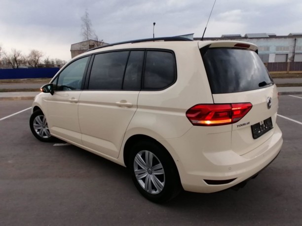 Volkswagen Touran III, 7 мест, 2016 г.