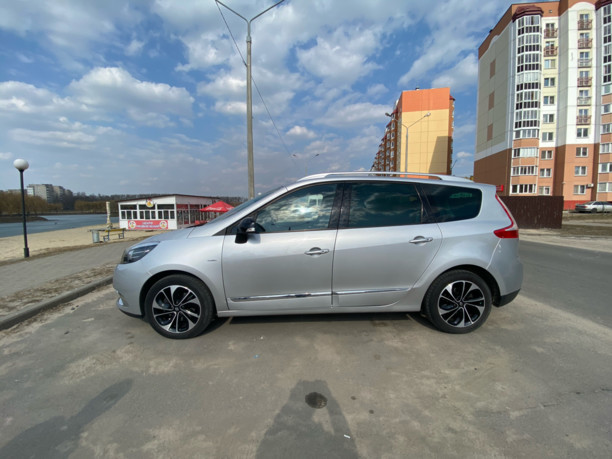 Renault Grand Scenic III · 2-й рестайлинг, 5 мест, 2015 г.
