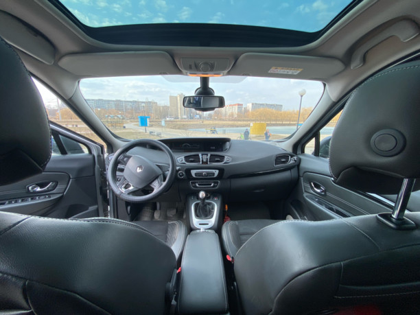 Renault Grand Scenic III · 2-й рестайлинг, 5 мест, 2015 г.