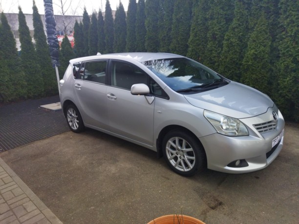 Toyota Verso I, 7 мест, 2009 г.