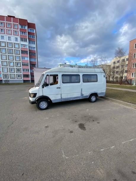 Mercedes-Benz T1 (207D-410D), 1981 г.