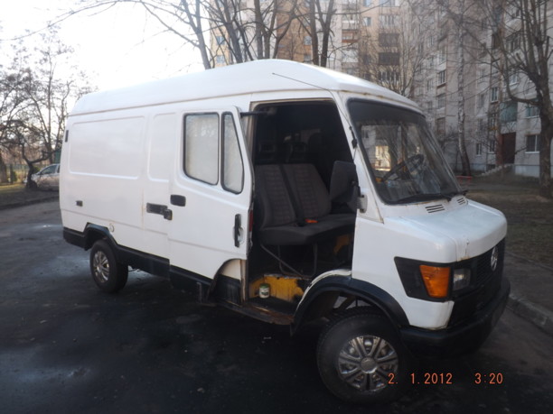 Mercedes Т1 207D - 410D 308, 1989 г.