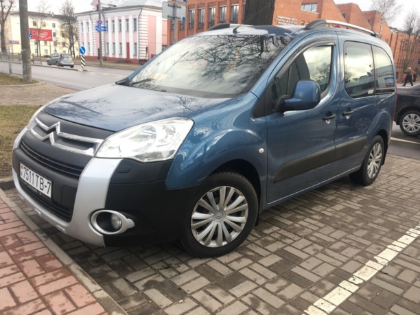 Citroen Berlingo II, 5 мест, 2012 г.