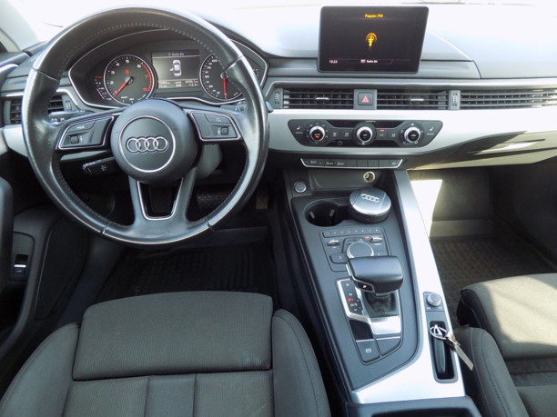 Audi A4 B9, 2015 г.