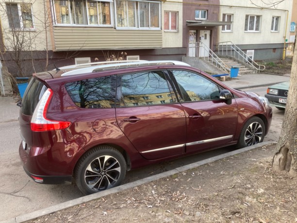 Renault Grand Scenic III · 2-й рестайлинг, 5 мест, 2015 г.