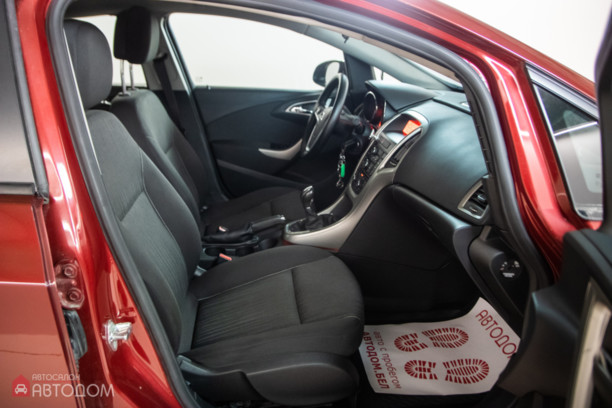 Opel Astra J, 2011 г.