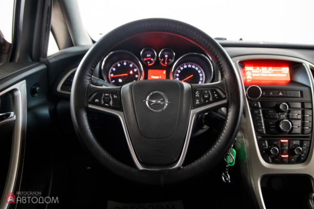Opel Astra J, 2011 г.