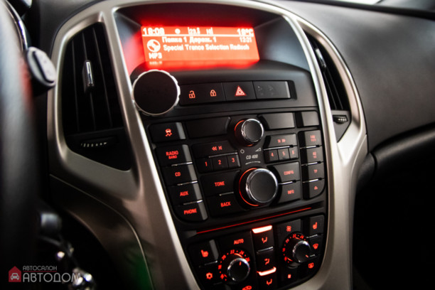 Opel Astra J, 2011 г.