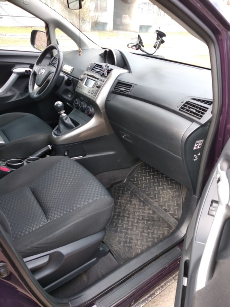 Toyota Verso I, 5 мест, 2009 г.