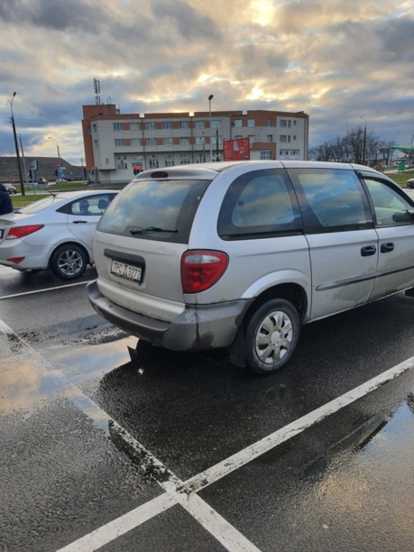 Chrysler Voyager IV, 5 мест, 2001 г.