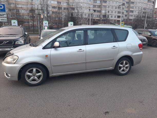 Toyota Avensis Verso I, 7 мест, 2001 г.