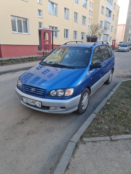Toyota Picnic, 5 мест, 1998 г.