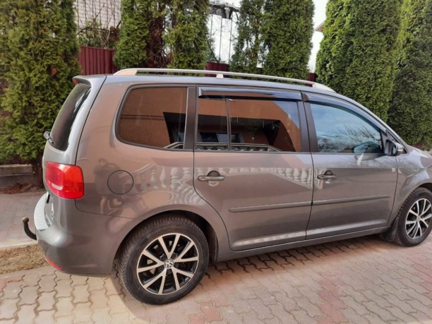 Volkswagen Touran II, 7 мест, 2015 г.