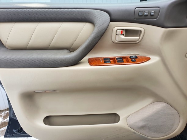 Toyota Land Cruiser J100 · 2-й рестайлинг, 7 мест, 2006 г.
