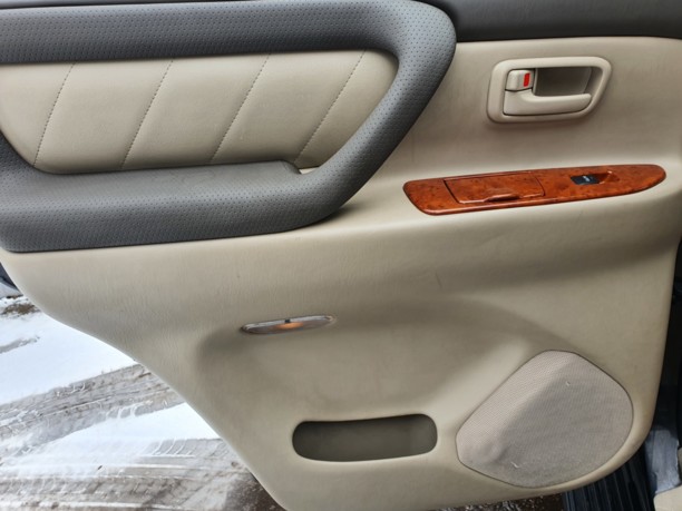 Toyota Land Cruiser J100 · 2-й рестайлинг, 7 мест, 2006 г.