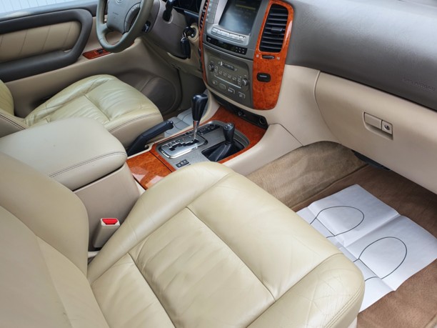 Toyota Land Cruiser J100 · 2-й рестайлинг, 7 мест, 2006 г.