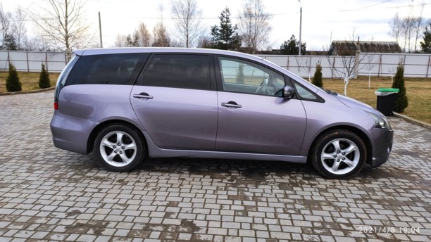 Mitsubishi Grandis, 7 мест, 2004 г.