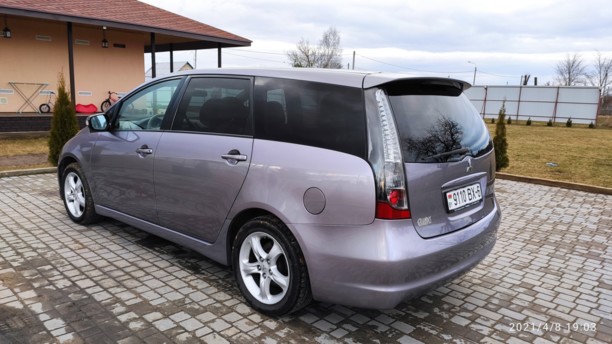 Mitsubishi Grandis, 7 мест, 2004 г.