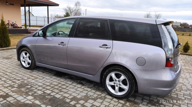 Mitsubishi Grandis, 7 мест, 2004 г.