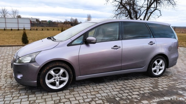 Mitsubishi Grandis, 7 мест, 2004 г.