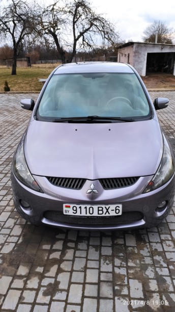 Mitsubishi Grandis, 7 мест, 2004 г.